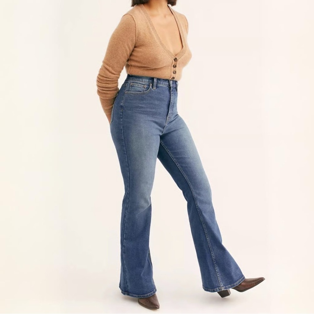 {We The Free} "CRVY Robyn High Rise Flare" Blue Bootcut Stretch Denim Jeans